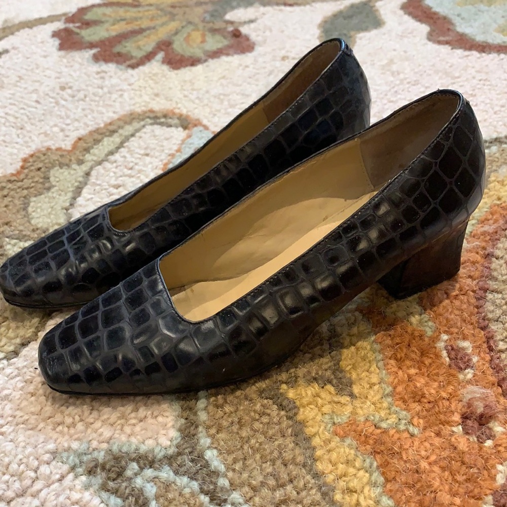 Liz Claiborne Pumps size 7.5 navy
